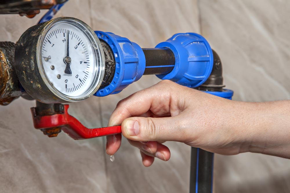 Pipe Burst Emergency? Your 5-Minute Guide to Saving Your Home